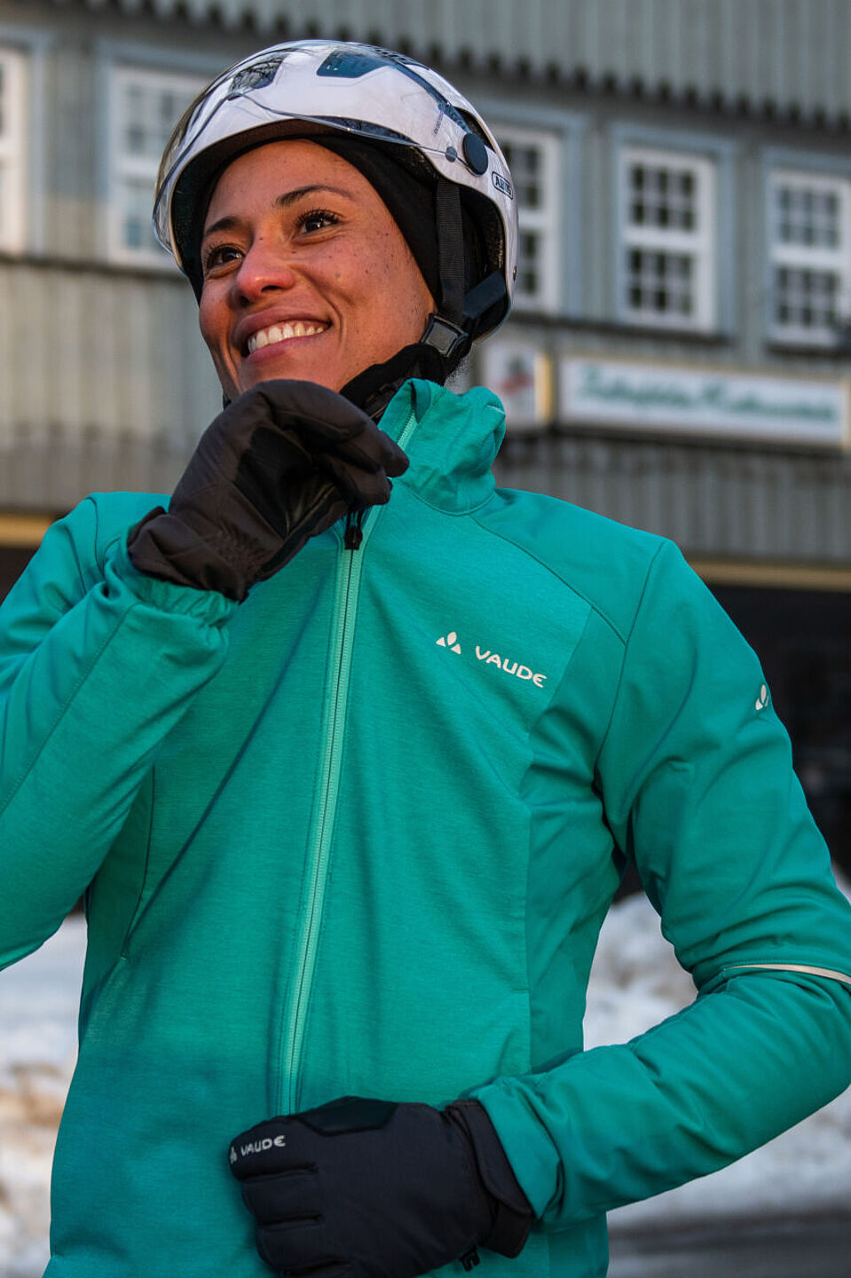 Im Winter gilt: warm anziehen, aber nicht zu warm: Mit dem Zwiebelprinzip für jede Temperatur gerüstet. Im Winter gilt: warm anziehen, aber nicht zu warm: Mit dem Zwiebelprinzip für jede Temperatur gerüstet.